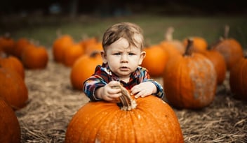 visual schedule and sensory tools help keep routines during fall break - hero image