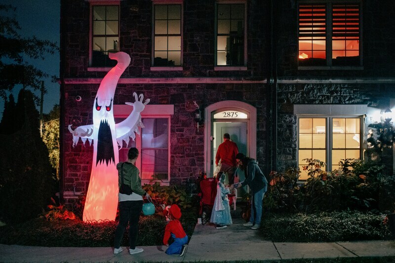 trick-or-treat-porch-800x