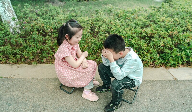 talking child has trouble socializing - hero